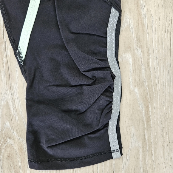 COPY - Lululemon Run: Pace Crop, Black / Petit Dot Fresh Teal / Fresh Teal, Siz… - Picture 10 of 14
